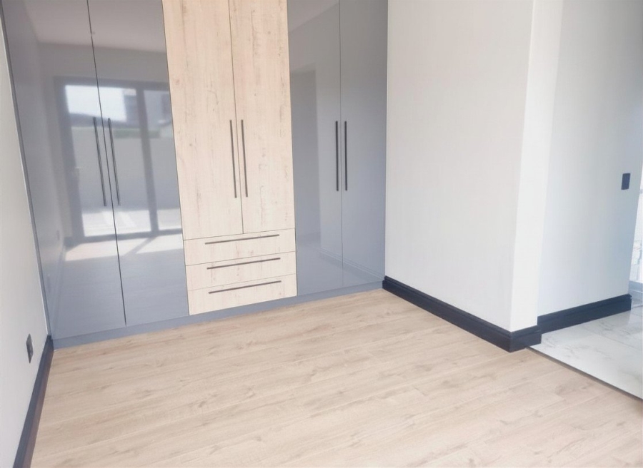 5 Bedroom Property for Sale in Parklands North Western Cape